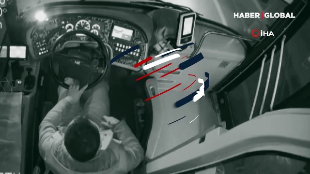 Düğmeye bastım, durmadın diyerek seyir halindeki otobüs şoförünü dövdü!