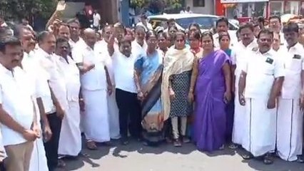 கரூர்: திமுகவினர் உற்சாக கொண்டாட்டம்!