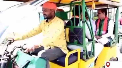 OMG: ई रिक्शा से आये भाजपा प्रदेशाध्यक्ष को देख हैरान रह गए लोग, देखें अनोखा वीडियो..