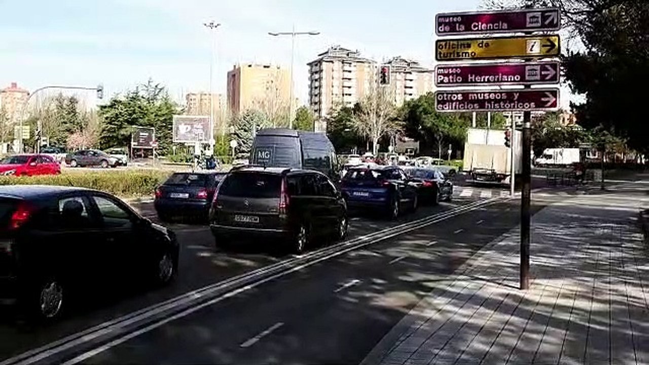 Atascos por el nuevo corte del túnel de la avenida Salamanca en Valladolid