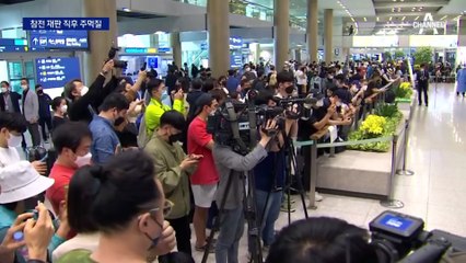 이근 전 대위, 우크라 참전 재판 받고 나오다 주먹질