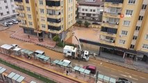 Gaziantep Büyükşehir Belediyesi su baskınına anında müdahale etti