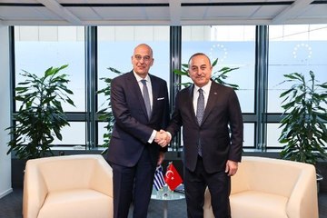 Çavuşoğlu, Yunan mevkidaşı Dendias'la görüştü