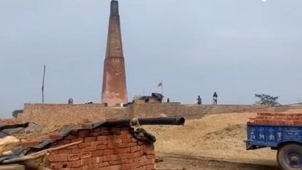 एटा: जलते ईट भट्टे में गिरा मजदूर, मचा कोहराम