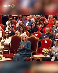 السيسي يرد على سؤال مذيع الشارع أحمد رأفت- هي الست المصرية صعبة شوية؟
