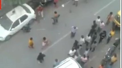 वाराणसी में बीच सड़क तांडव, देखे मारपीट का लाइव वीडियो