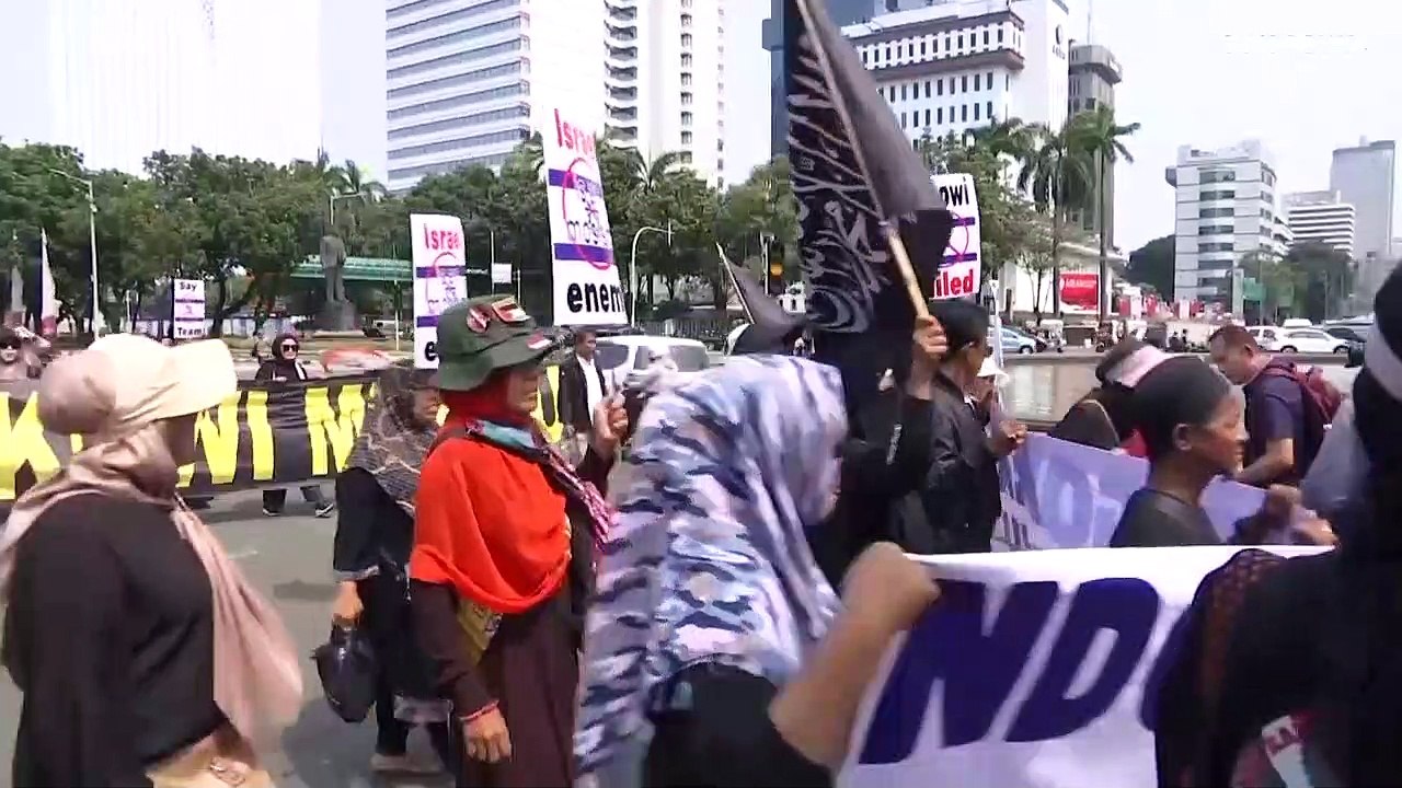 شاهد: رفضًا لمشاركة إسرائيل في كأس العالم تحت 20 سنة.. مظاهرات تعم شوارع إندونيسيا