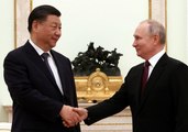 El saludo de Vladímir Putin y Xi Jinping