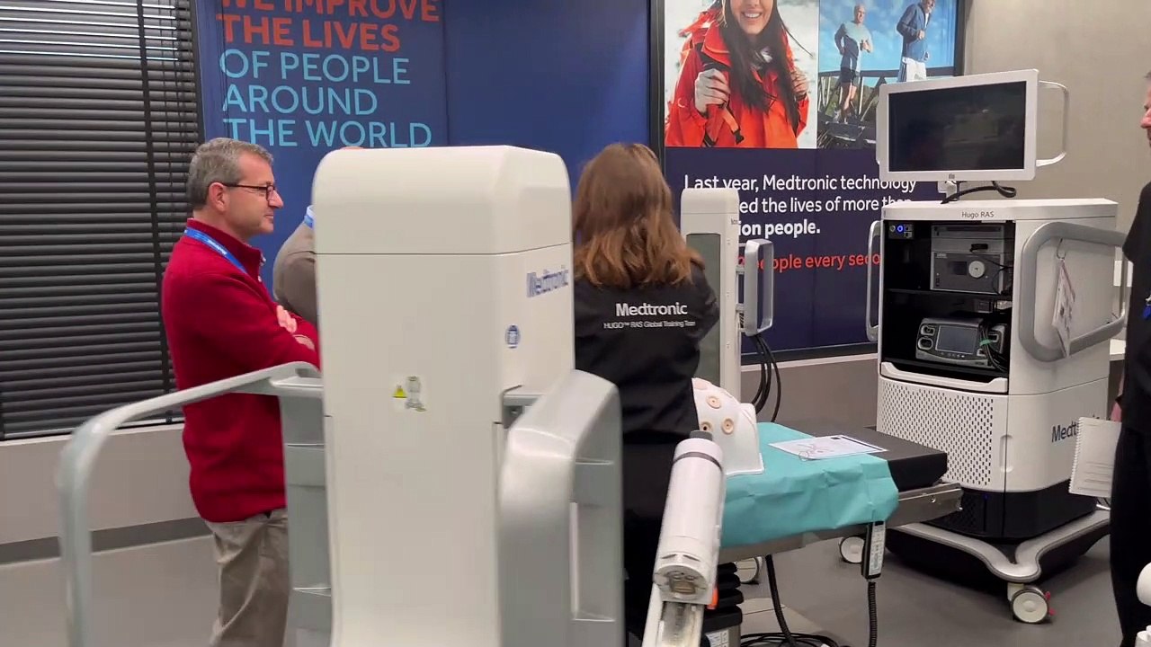 Puglia: presentato al "Miulli" di Acquaviva robot chirurgo "Hugo". Emiliano: "I robot sono il futuro della chirurgia, consentono una precisione straordinaria in tutte le fasi operatorie"