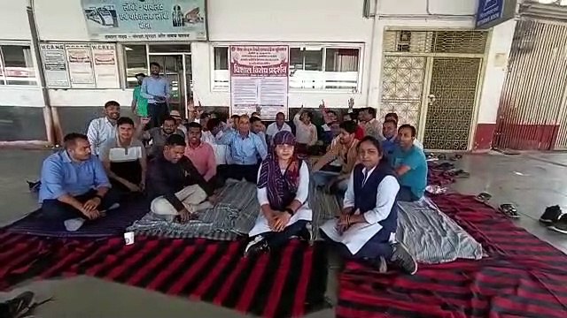 Union demonstrated against the arbitrary orders of the Railway Board