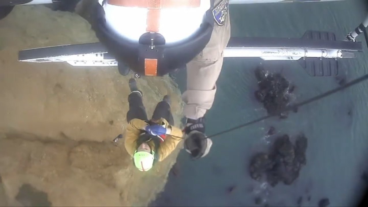 Dramatic moment elderly man rescued from San Francisco cliff