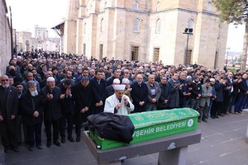 SP Genel Başkanı Karamollaoğlu, Nevşehir İl Başkanı Simit'in cenaze törenine katıldı