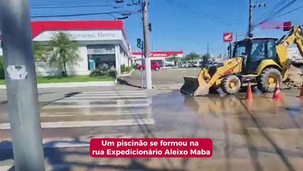 Vazamento de água alaga rua Expedicionário Aleixo Maba