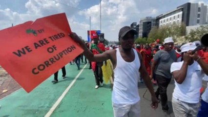 Miles de personas piden en Sudáfrica la dimisión del presidente Ramaphosa