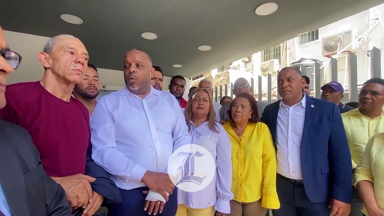 UNOS 4 LEGISLADORES DEL PLD HABRÍAN SIDO HERIDOS POR POLICÍAS DURANTE MANIFESTACIÓN