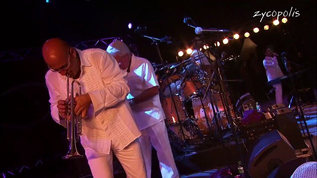 Chic featuring Nile Rodgers au Festival Jazz à Vienne 2013 | movie | 2015 | Official Clip