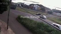 Câmera registra acidente em que motociclista ficou gravemente ferido em Maringá
