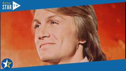 "Il les traitait de tarés" : Claude François "odieux" ? Une célèbre chanteuse, mineure à l'époque, s