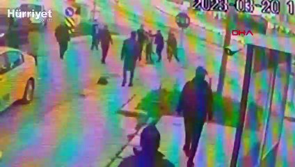 Bindikleri takside, 'Tüm gün bize çalışacaksın' diyen şüphelilere meydan dayağı kamerada