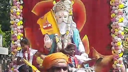 चेटीचंड पर्व पर झूलेलाल मंदिर से निकली शोभायात्रा