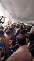 Prabhas anna last respects KrishnamRajugaru   Edhi Pettadaniki ee edho la vundhi ..But Sorry evaraina feel ayithe.. Rip #KrishnamRajugaru