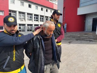 MOTOSİKLET HIRSIZLIĞINDAN ARANIYORDU, KLİMA ÇALARKEN YAKALANDI