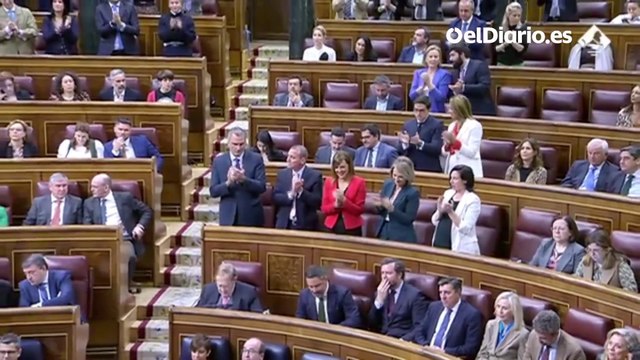 Tamames evita aplaudir el discurso de Abascal