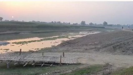 উঃদিনাজপুরঃ ভাঙনের আতঙ্ক যখন সুঁই নদী! পাশে দাঁড়ালেন বিধায়ক