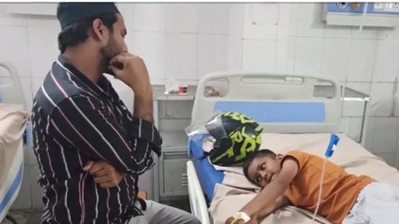 मुरादाबाद:दुकान पर जा रहे मासूम बच्चे पर आवारा कुत्ते ने हमला कर किया गंभीर रूप से जख्मी