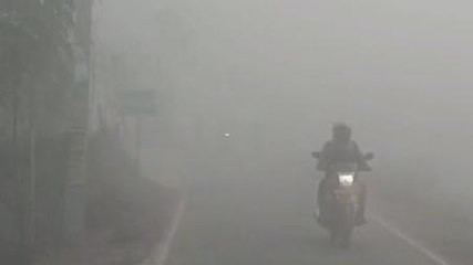 कटिहार: मौसम का बदला मिजाज, मार्च माह मे घने कोहरे की चादरों में ढका क्षेत्र