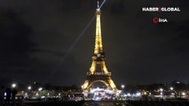 Fransa'da Eyfel Kulesi karanlığa gömüldü