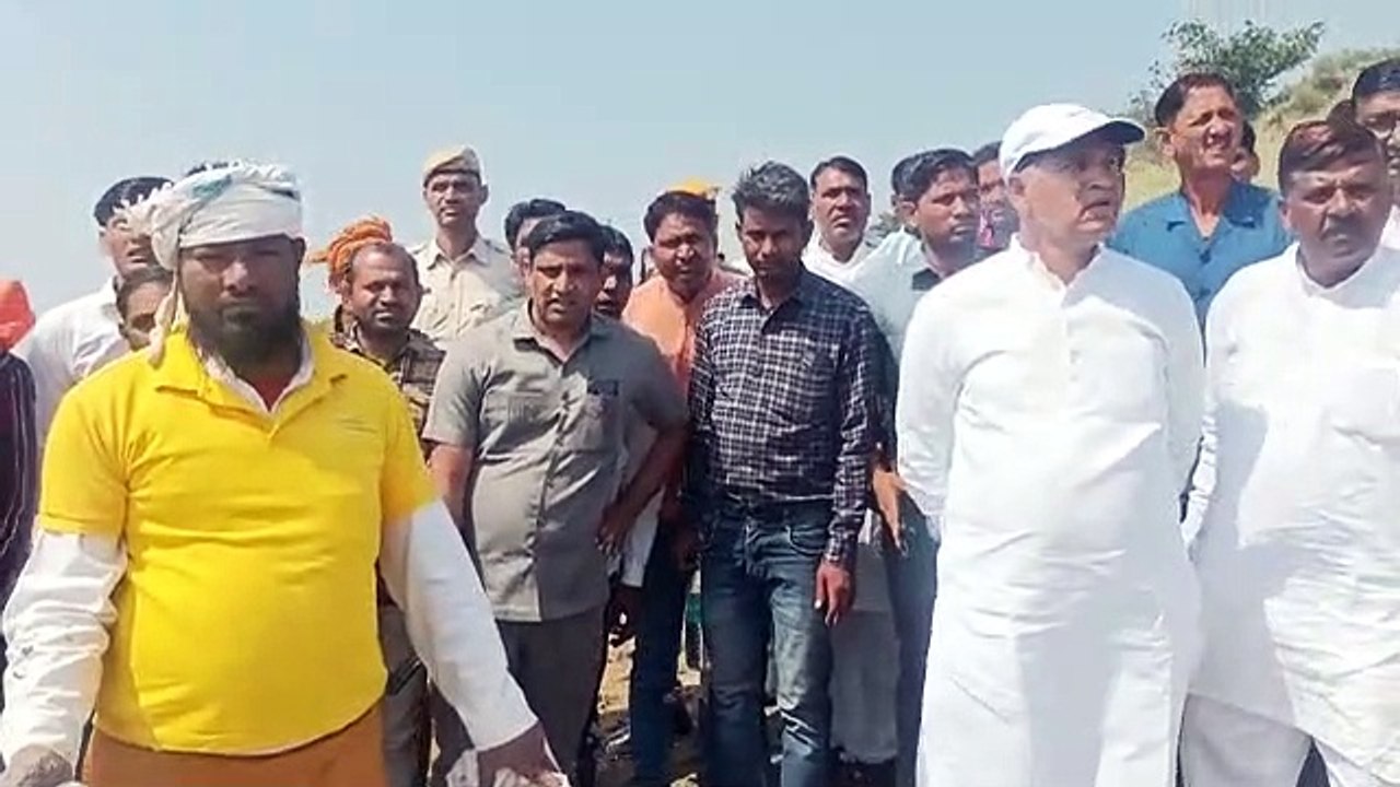 चंबल में चरवाहे को चबा रहा था मगरमच्छ, आपदा टीम ने भगाकर जुटाए शव के अवशेष