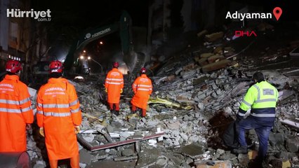 Adıyaman’da ağır hasarlı 4 katlı bina çöktü