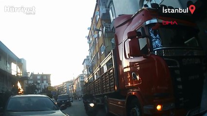 Avcılar'da trafikte 'yol verme' tartışması kamerada!