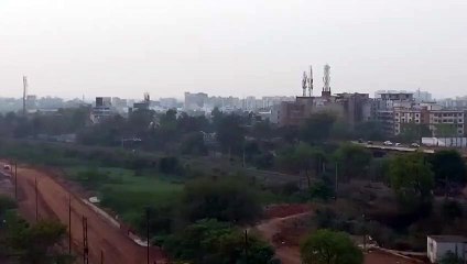 सुबह हुई बौछार और दिन में छाया बादल