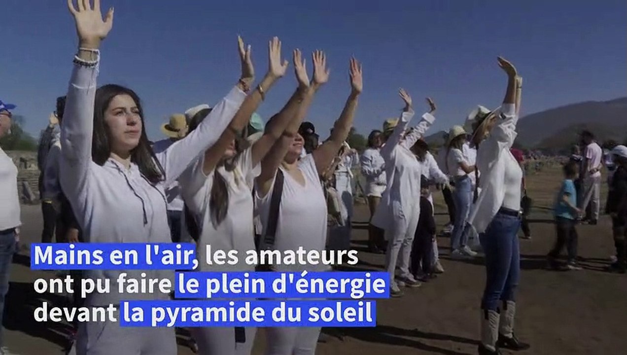 Mexique: célébration de l'équinoxe de printemps au pieds des pyramides de Teotihuacan