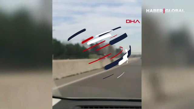 Kara yolunda skandal görüntüler! Diğer şeritteki sürücü o anları cep telefonu kamerasıyla görüntülendi