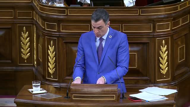 Tamames interrumpe a Sánchez en mitad de su discurso