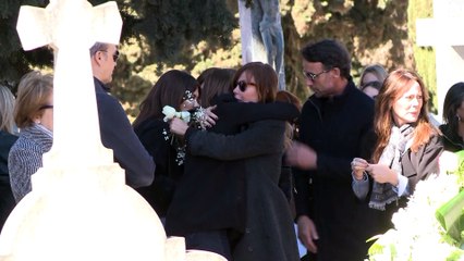 Lara Dibildos reaparece tras el entierro de su madre