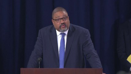 من هو مدع عام مانهاتن الذي سيوجه اتهامات جنائية لترمب؟