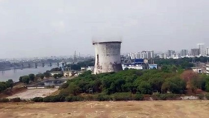 SURAT VIDEO/ पांच सेकंड में ध्वस्त हुआ 72 पिलर वाला 85 मीटर ऊंचा कूलिंग टॉवर