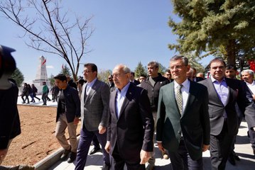 Depremzede çocuk Kılıçdaroğlu’na böyle seslendi: Ders çalışmamız için bir şeyler getirebilecek misiniz?