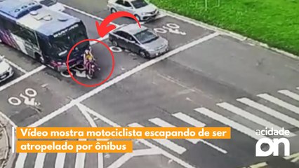 Vídeo mostra motociclista escapando de ser atropelado por ônibus