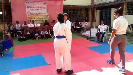कॉलेज में महिला कराते स्पर्धा का हुआ आयोजन