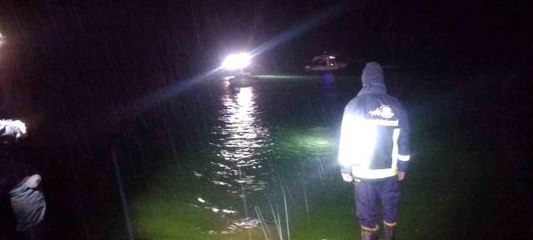 Otomobilini Van Gölü'ne süren genç kurtarıldı