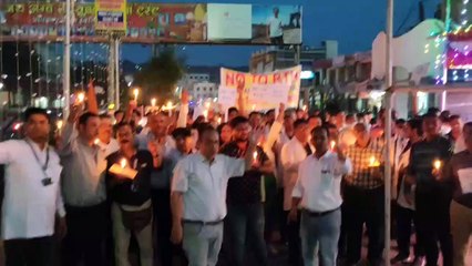doctors protest- सुबह दो घंटे पेनडाउन हड़ताल, शाम को कैंडल मार्च