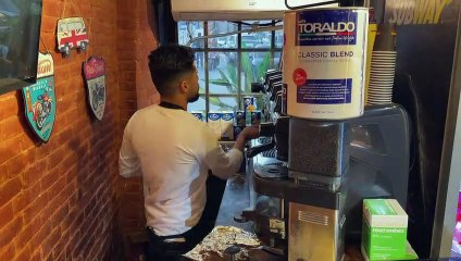 الليبيون في رمضان "يملأون أنفسهم" بالقهوة بعد الإفطار