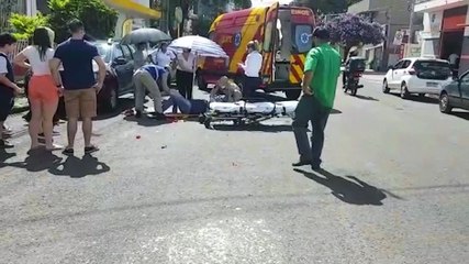 Motociclista fica ferido em acidente de trânsito envolvendo BMW na Avenida Brasil