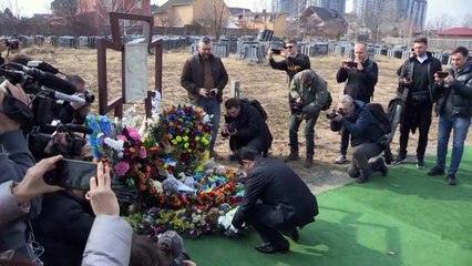 رئيس الوزراء الياباني يعرب عن "استيائه الشديد" بعد زيارة بوتشا الأوكرانية