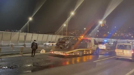 HALİÇ KÖPRÜSÜ'NDE ZİNCİRLEME KAZA 4 YARALI